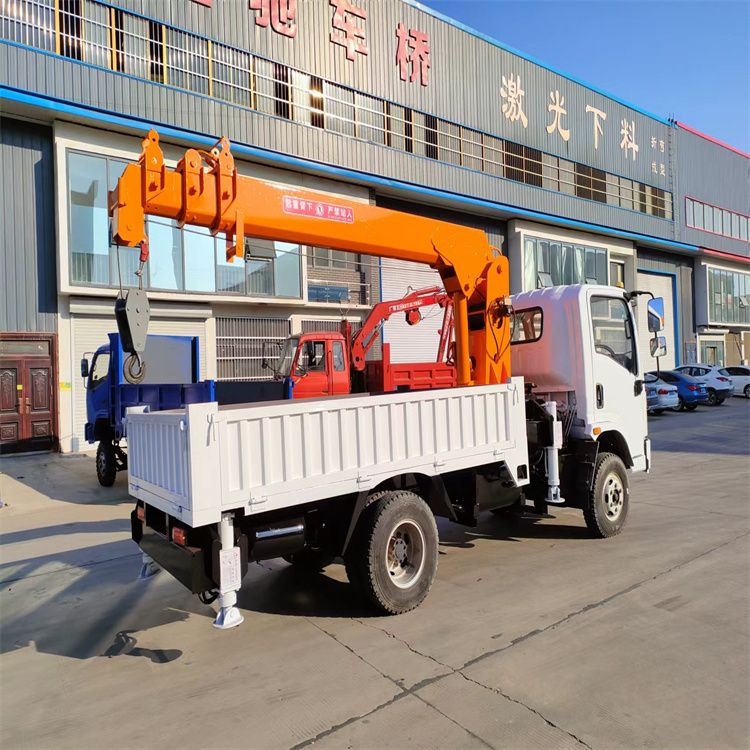 衡阳市三轮随车吊定制 农用改装机自备吊中瑞长期出售